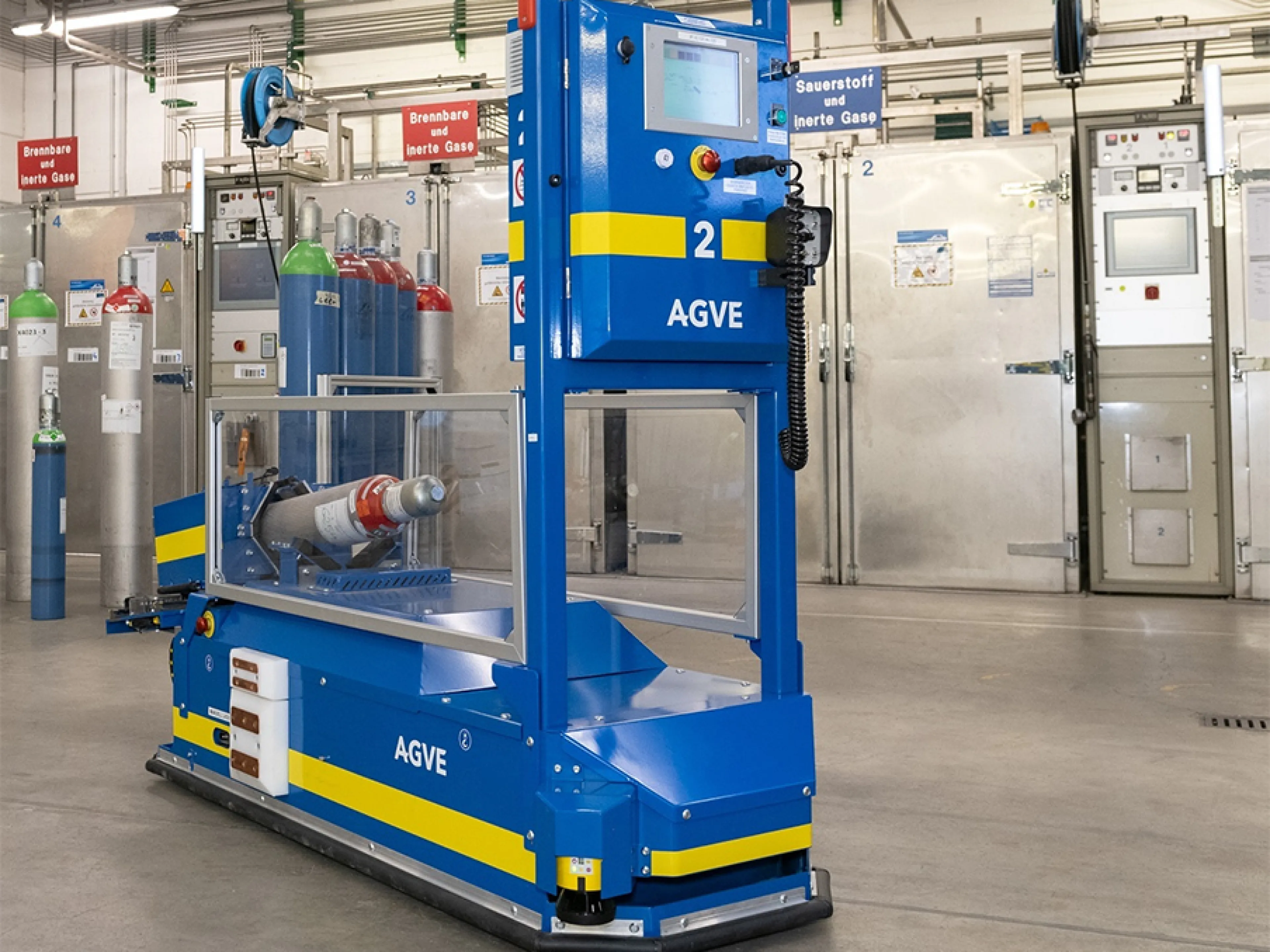 Linde has automated the demanding production process for test gases, which are mainly used to calibrate measuring instruments, Photo: Linde Linde has automated the demanding production process for test gases, which are mainly used to calibrate measuring instruments