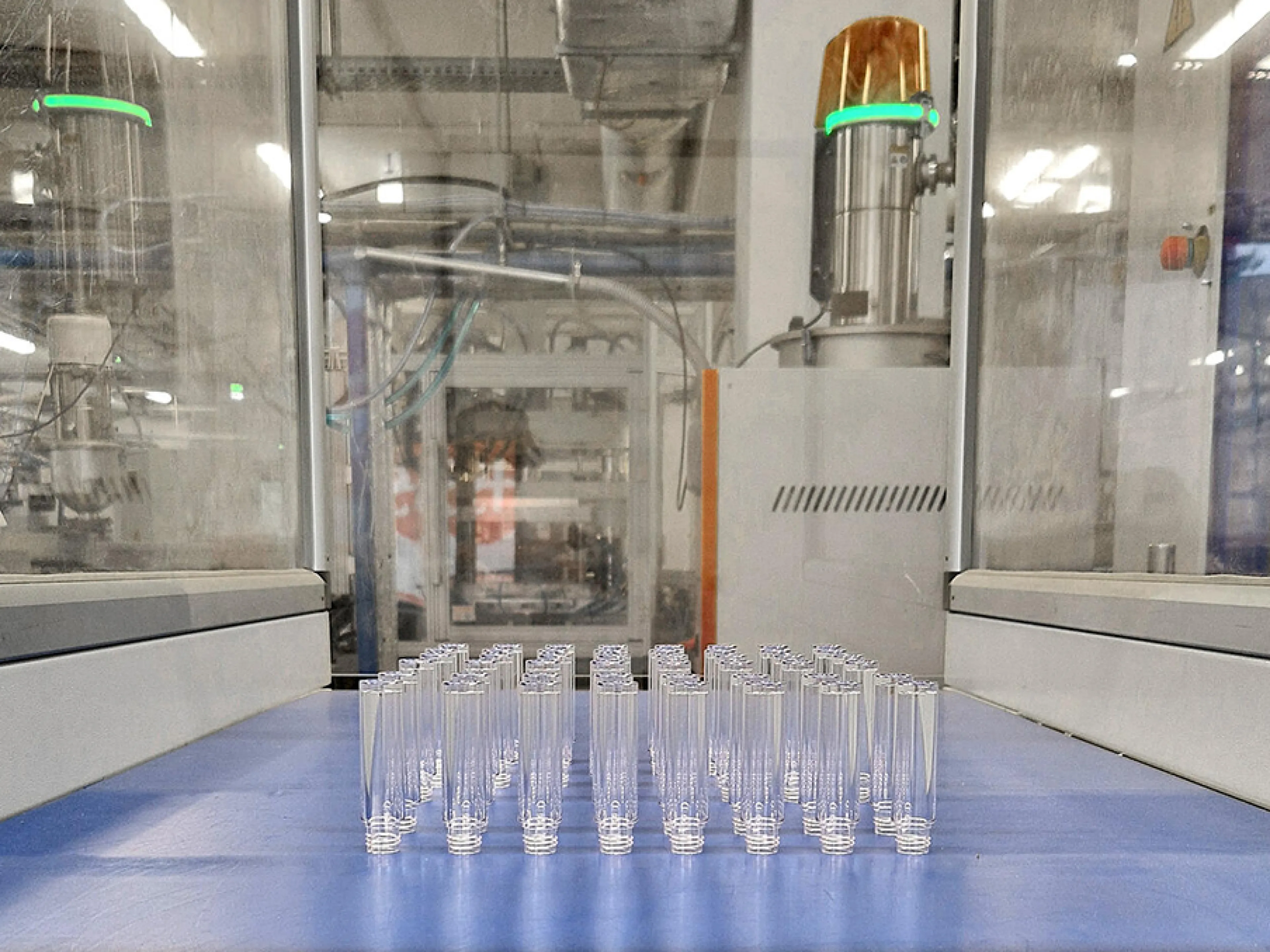 Bell manufactures primary packaging for makeup, eye shadow, and mascara on Wittmann injection molding machines, Photo: Wittmann Bell manufactures primary packaging for makeup, eye shadow, and mascara on Wittmann injection molding machines