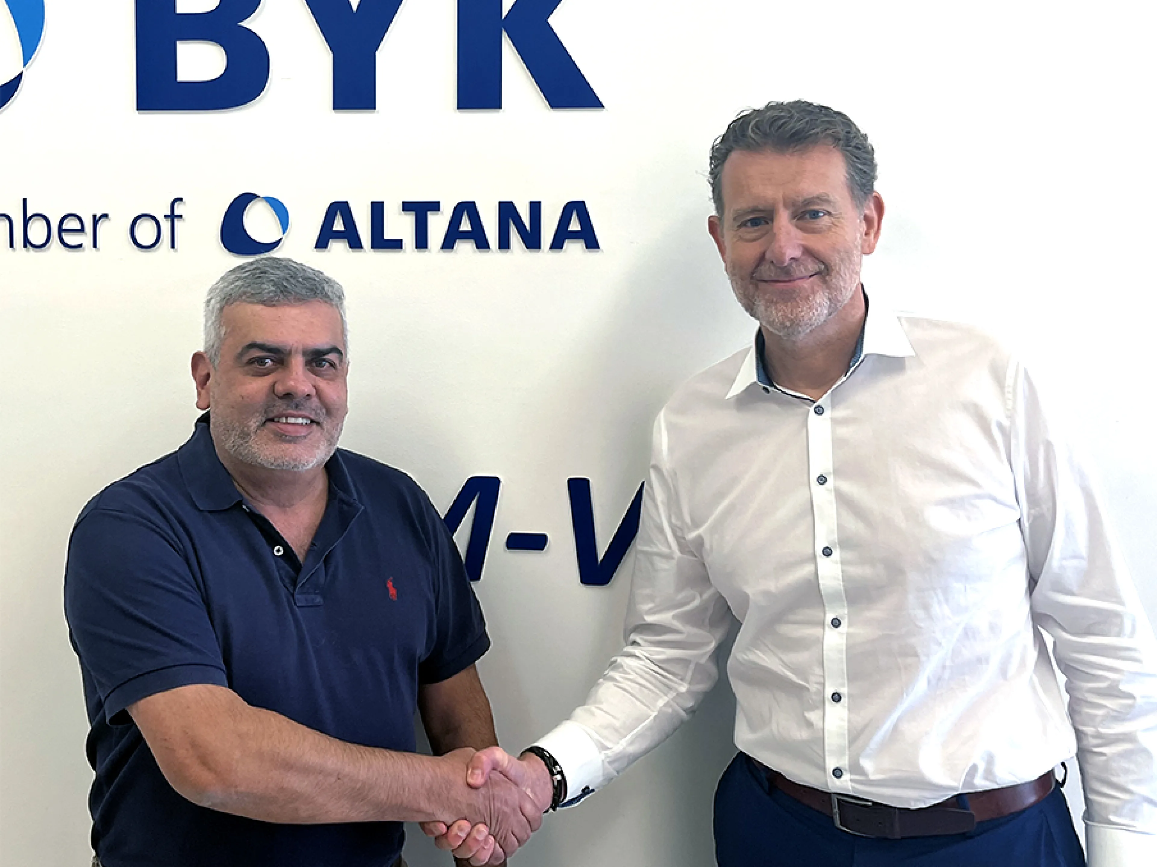 Carlos Roberto C. Duarte Coelho (left), new Managing Director of Byk do Brazil, and Dr. Stefan Mößmer (right), Managing Director Marketing & Commercial, Photo: Byk Carlos Roberto C. Duarte Coelho (left), new Managing Director of Byk do Brazil, and Dr. Stefan Mößmer (right), Managing Director Marketing & Commercial