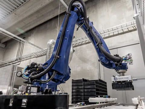 Kuka robots at Enorm Biofactory fill a new crate every seven seconds