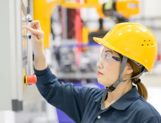 Wacker has opened a new production line for thermally conductive silicone compounds in Tsukuba, Japan. These products are used in e-mobility as heat-dissipating gap fillers to cool power electronics and traction batteries